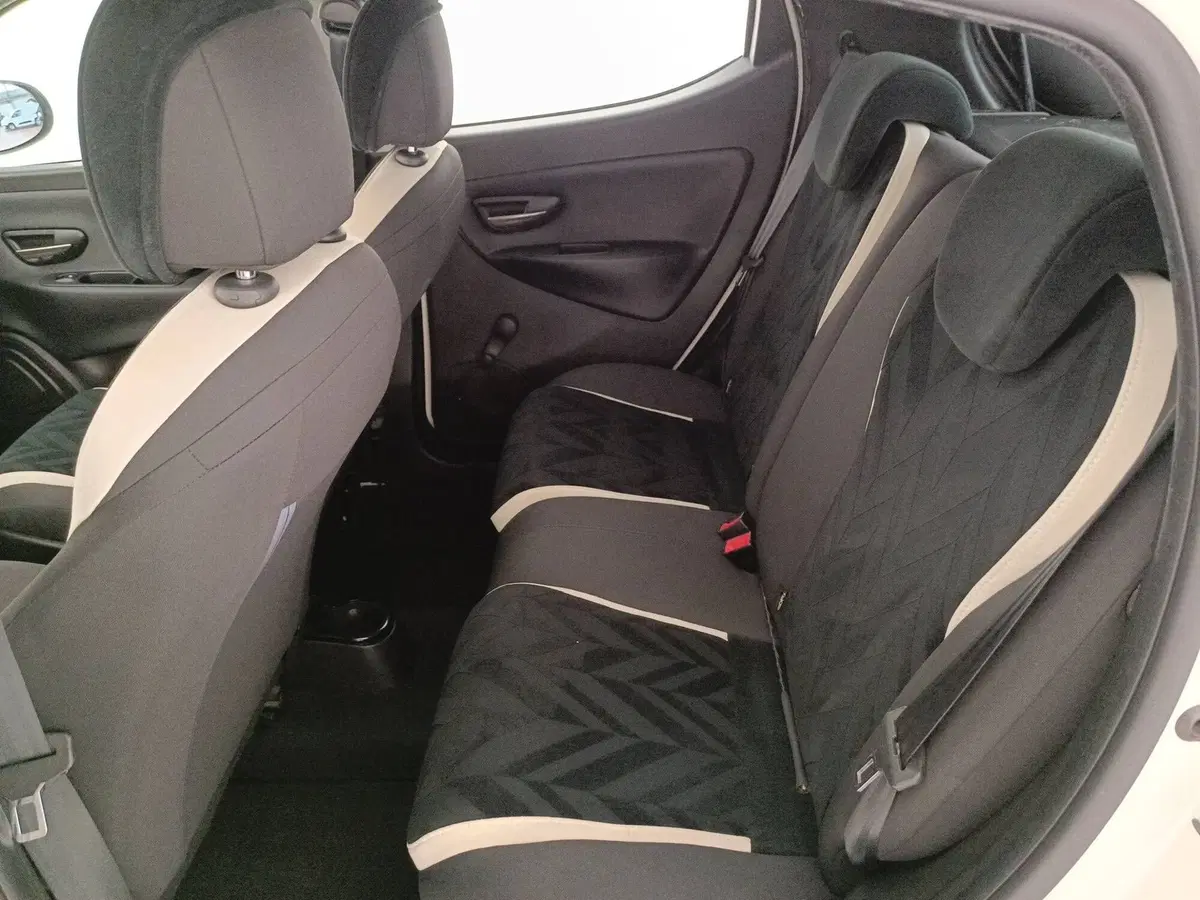 Lancia Ypsilon usata a Treviso (12)