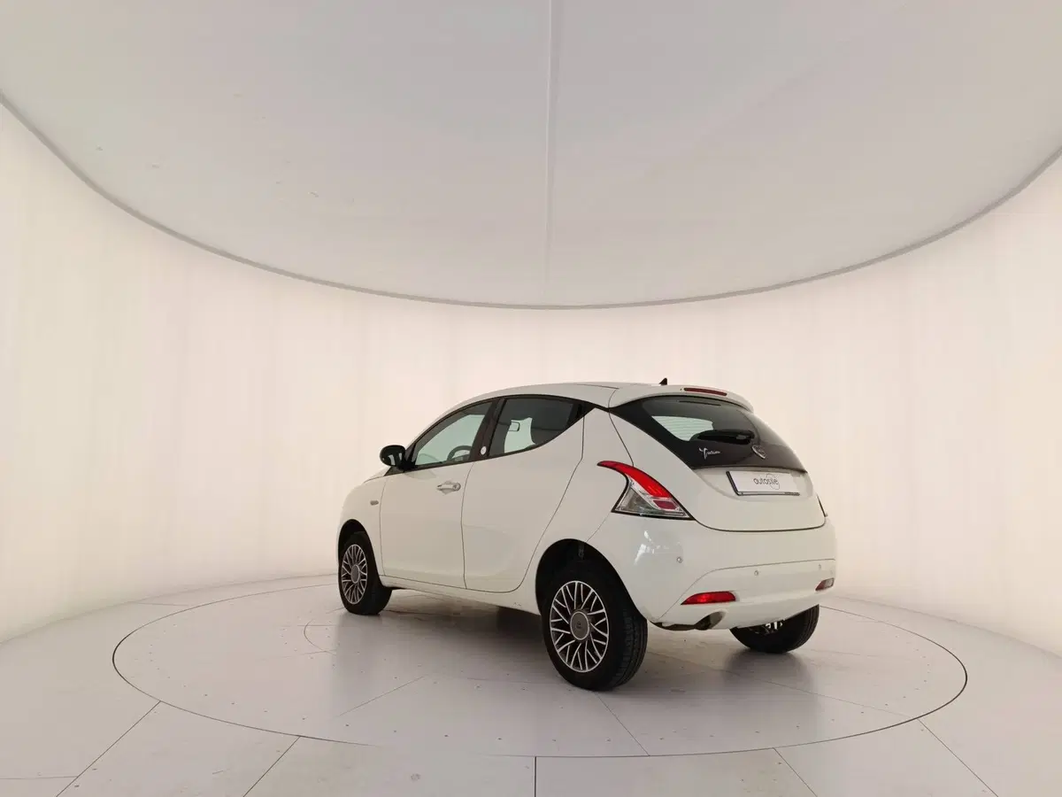 Lancia Ypsilon usata a Treviso (4)