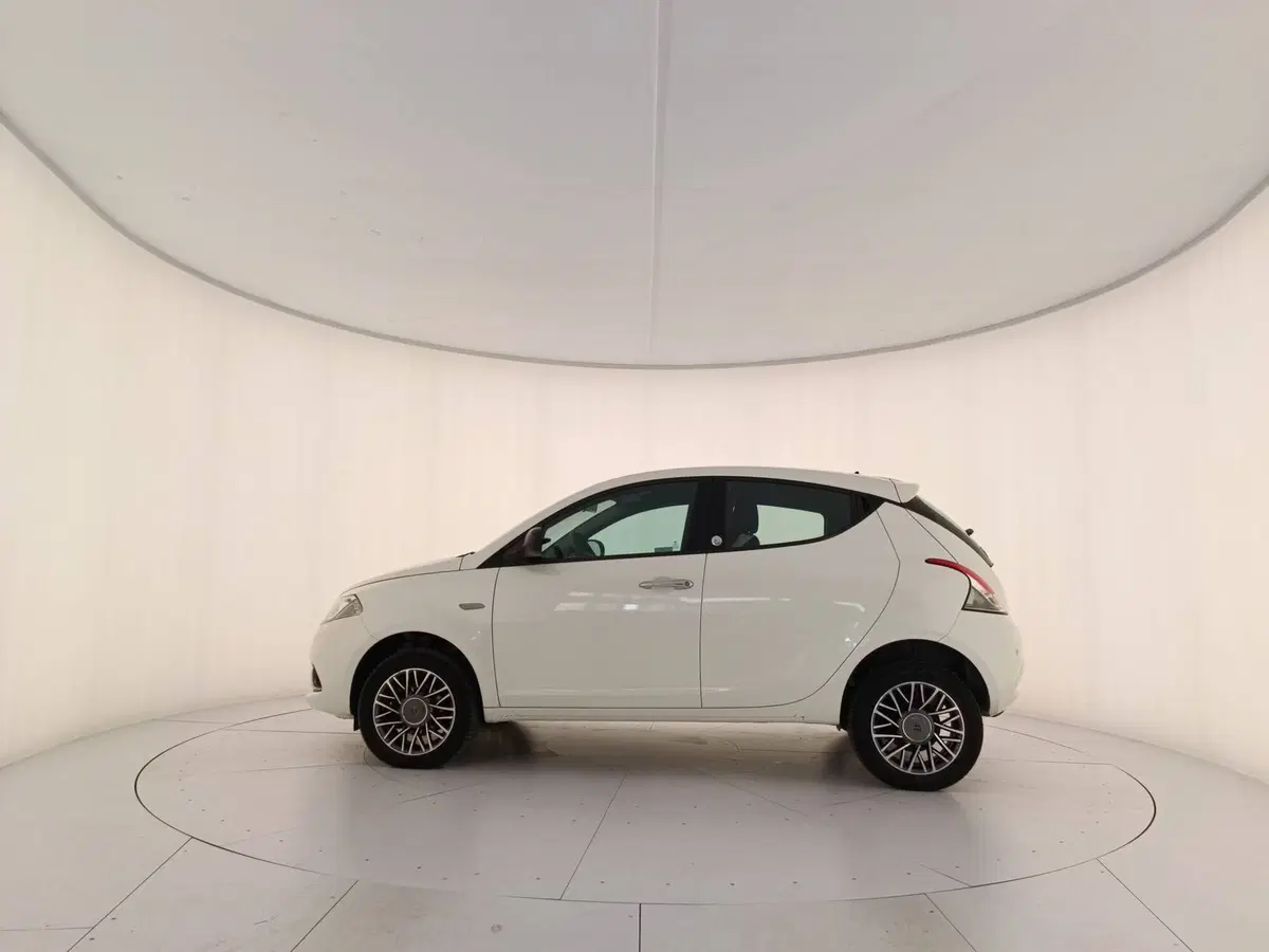 Lancia Ypsilon usata a Treviso (8)