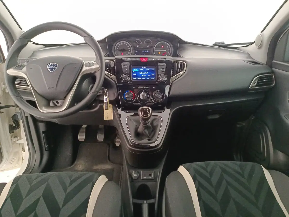 Lancia Ypsilon usata a Treviso (9)