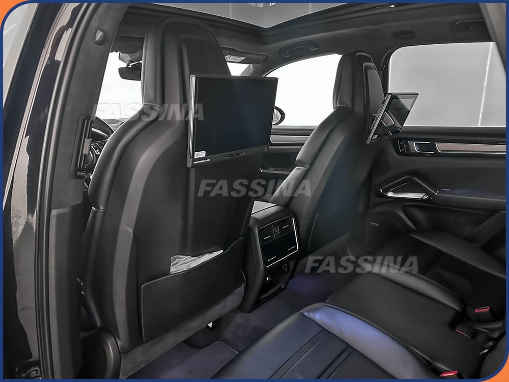 Porsche Cayenne usata a Milano (12)