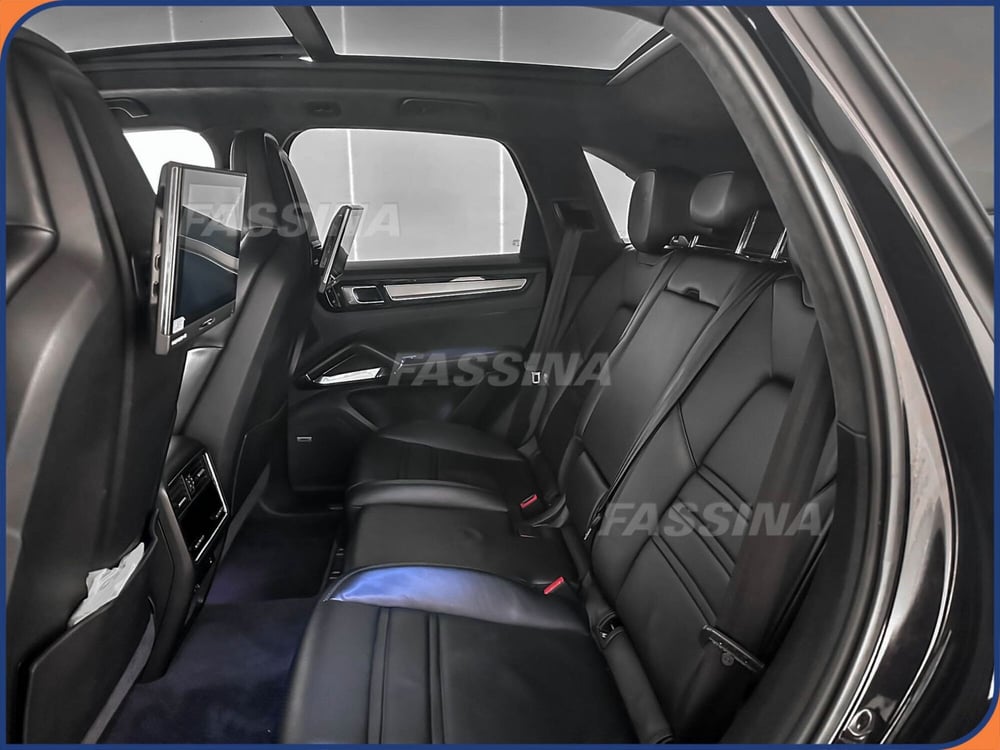 Porsche Cayenne usata a Milano (13)