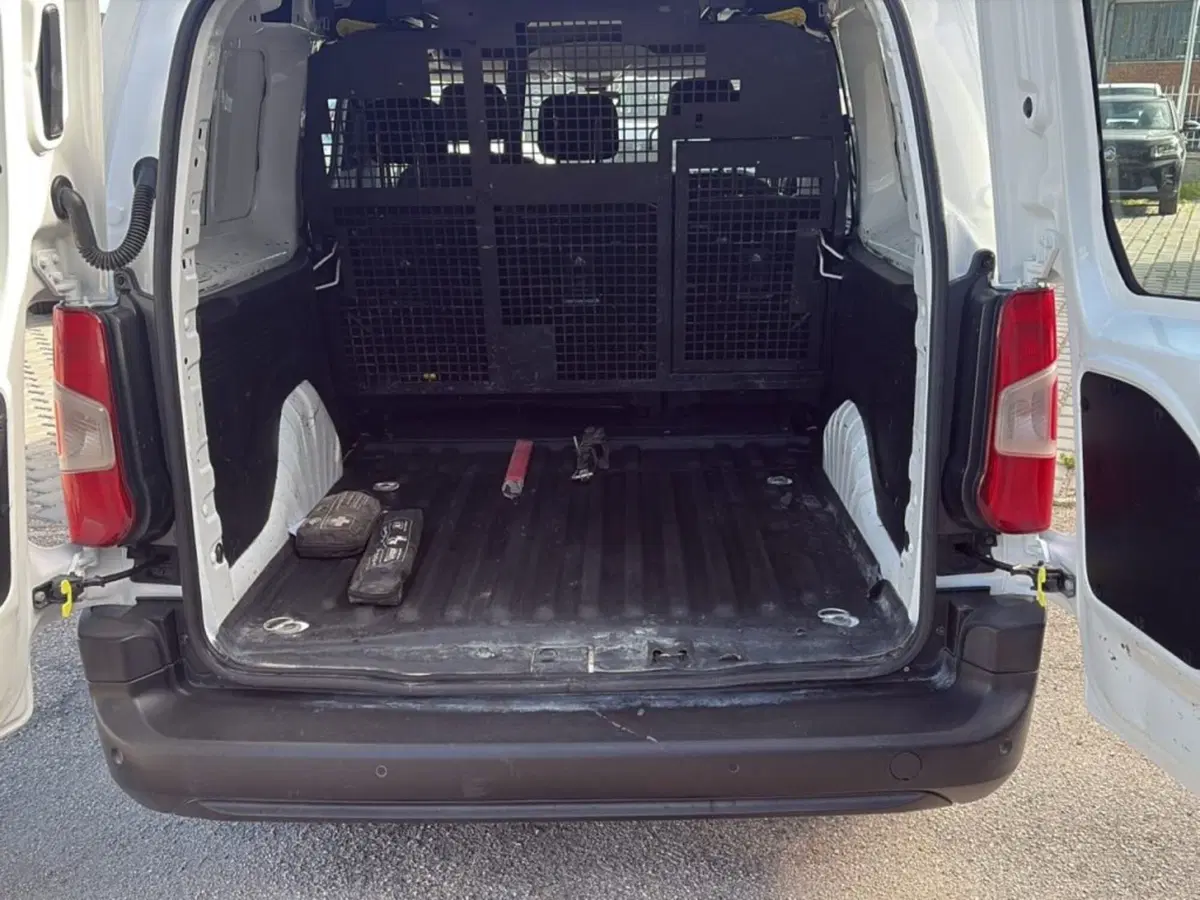 Peugeot Partner Furgone usata a Foggia (7)