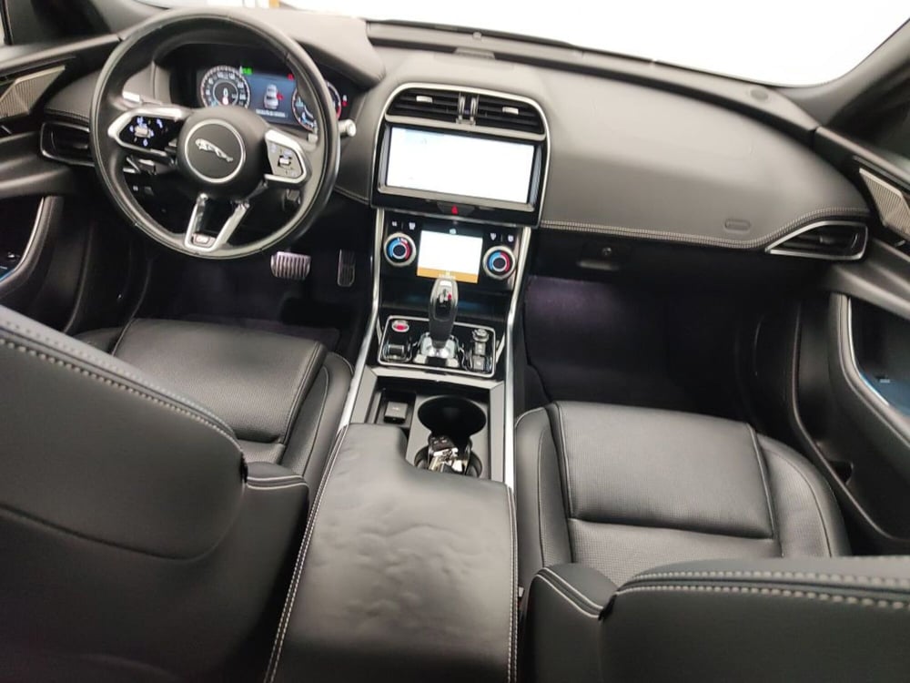 Jaguar XE usata a Ragusa (3)