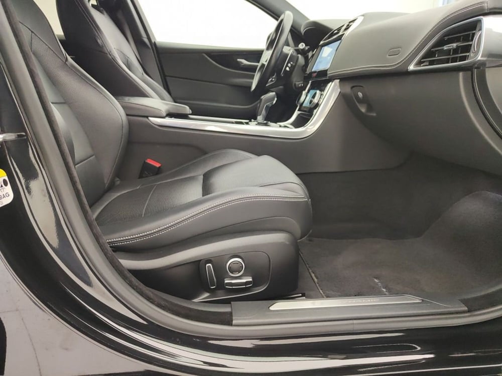 Jaguar XE usata a Ragusa (4)