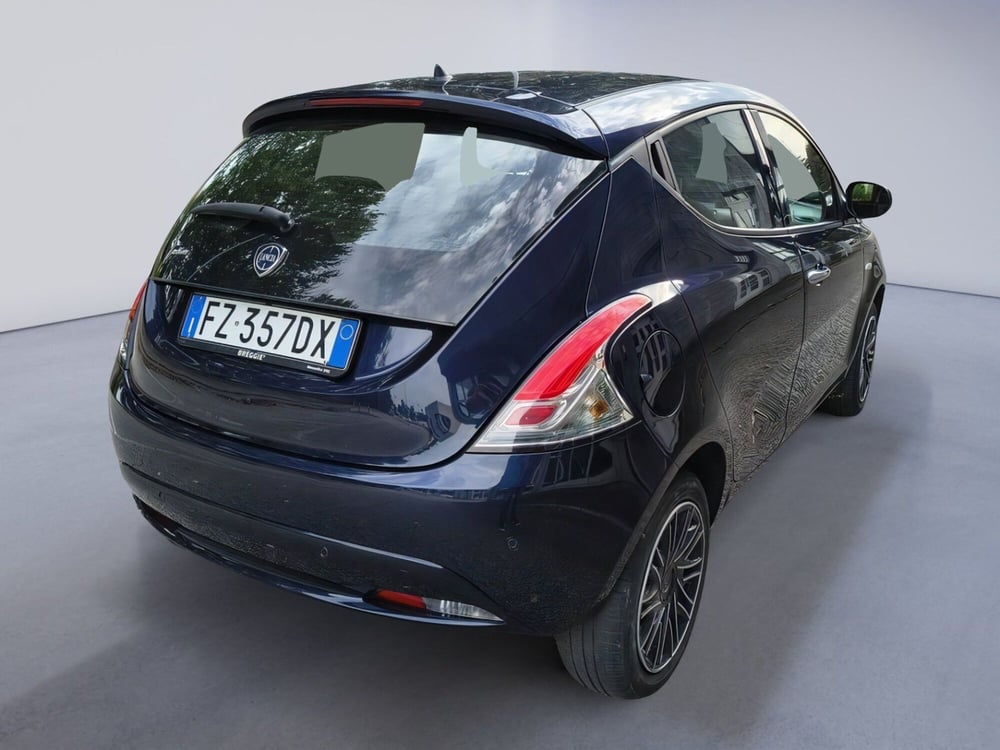 Lancia Ypsilon usata a Padova (4)
