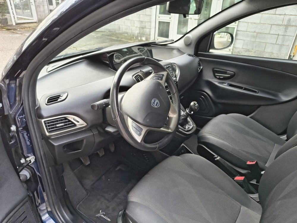 Lancia Ypsilon usata a Padova (9)