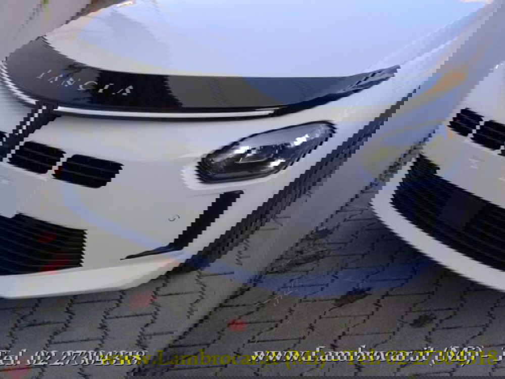 Lancia Ypsilon nuova a Milano (13)