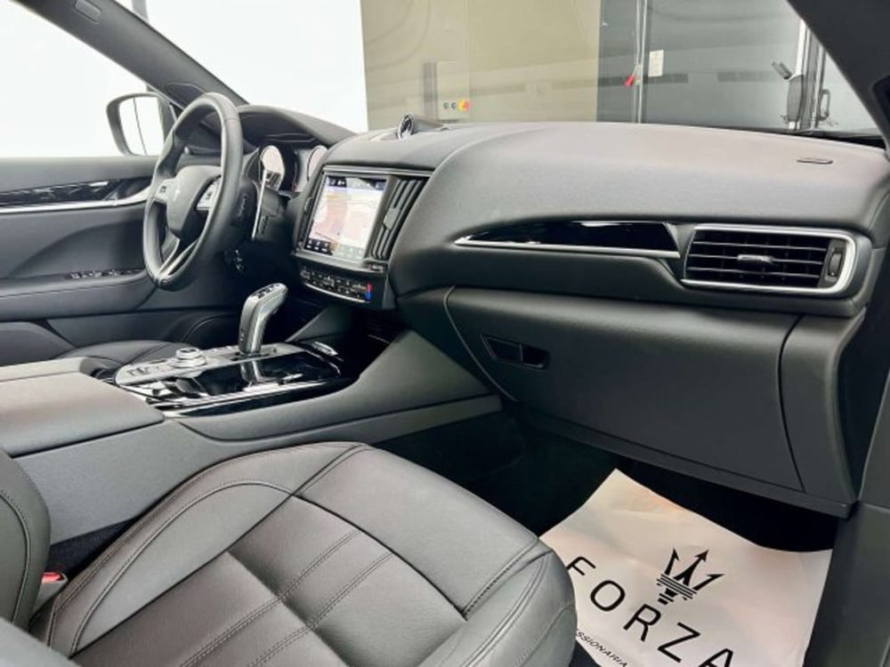 Maserati Levante usata a Torino (12)