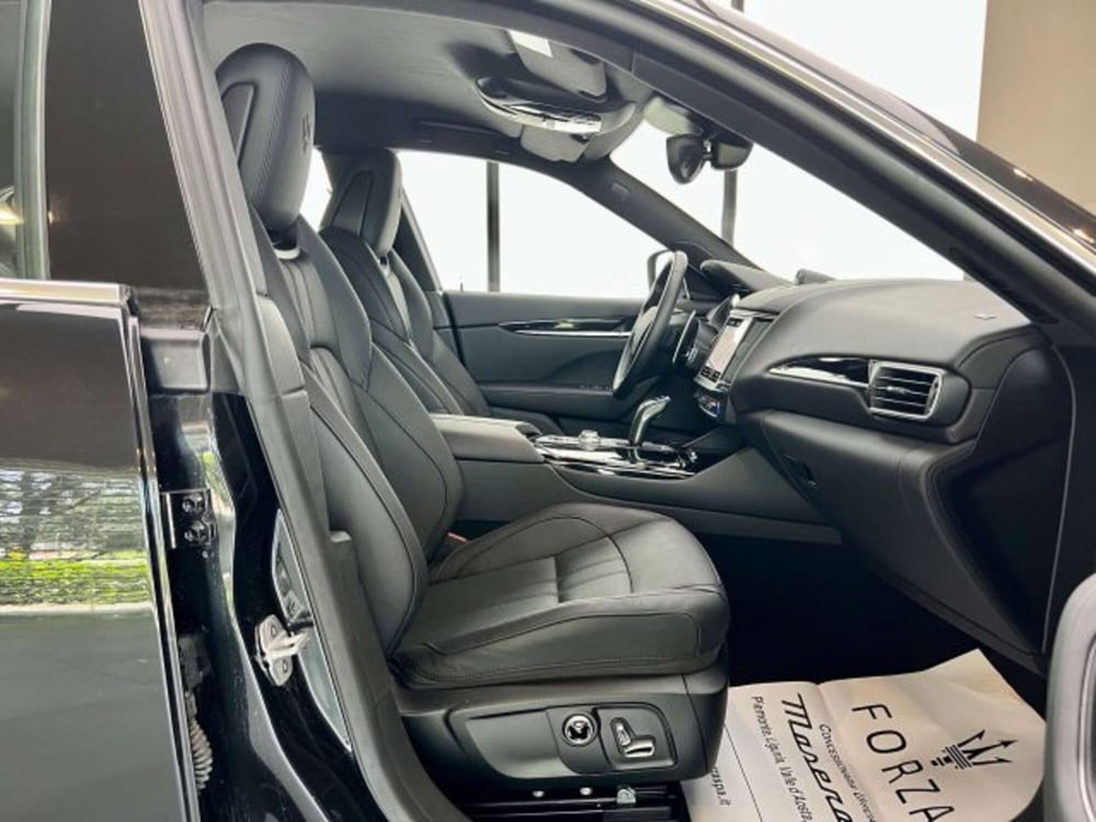 Maserati Levante usata a Torino (13)