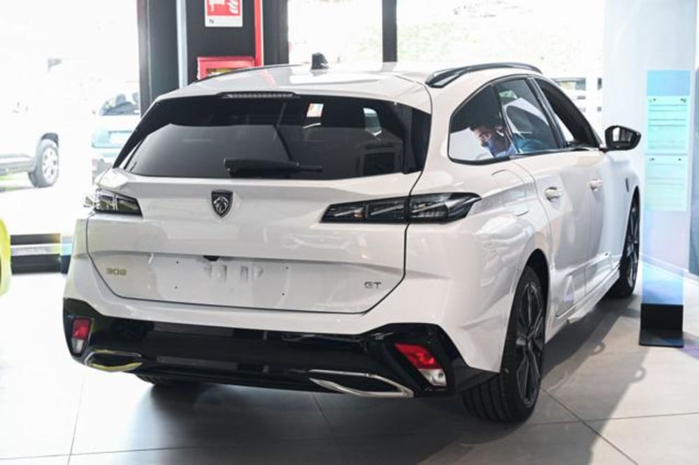 Peugeot 308 SW nuova a Torino (4)