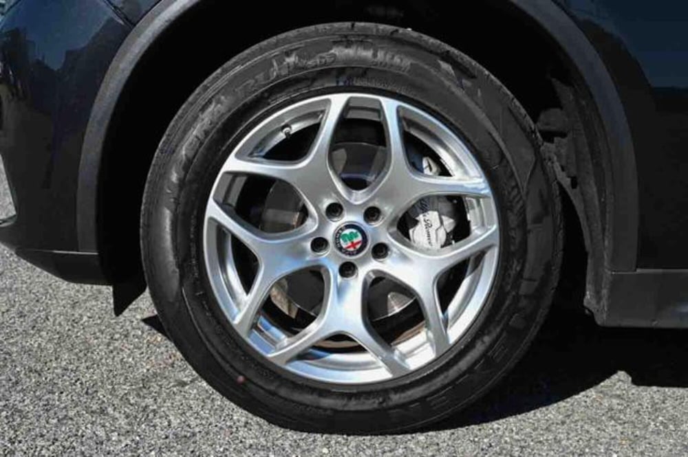 Alfa Romeo Stelvio usata a Torino (11)