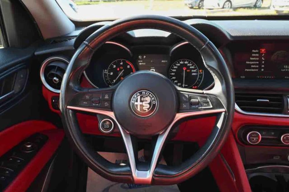 Alfa Romeo Stelvio usata a Torino (17)