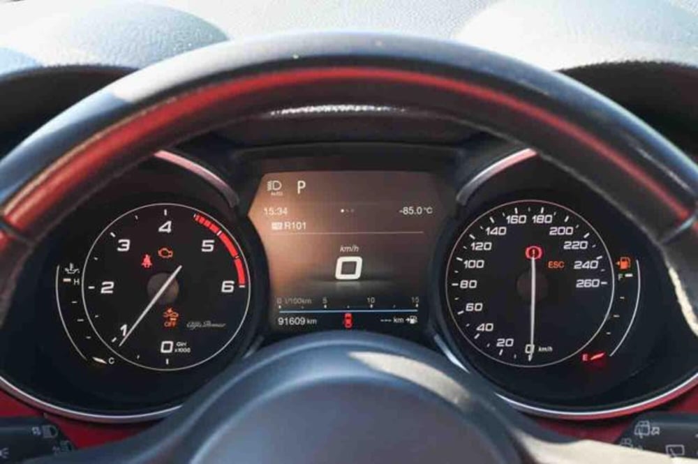 Alfa Romeo Stelvio usata a Torino (18)