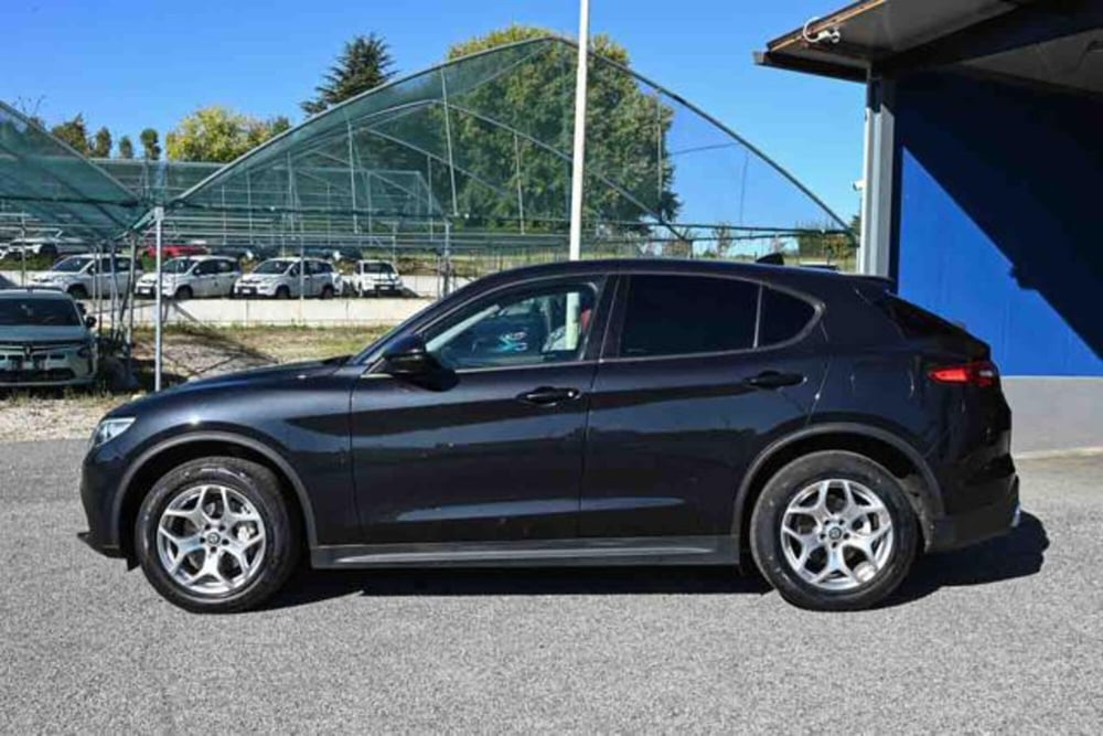 Alfa Romeo Stelvio usata a Torino (8)