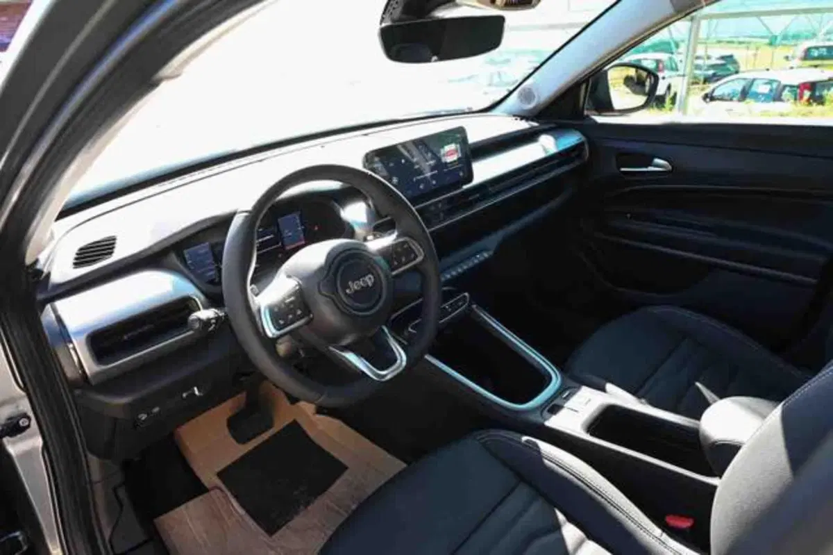 Jeep Avenger nuova a Torino (12)