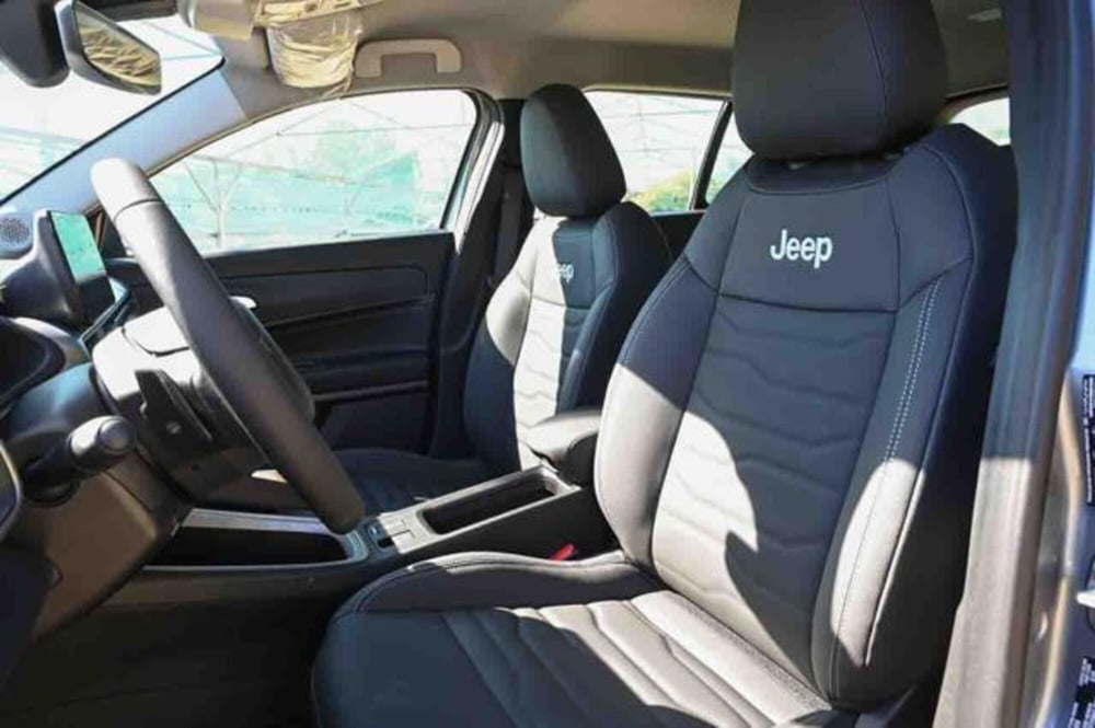 Jeep Avenger nuova a Torino (14)