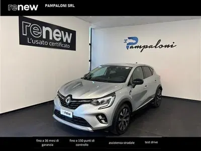 Renault Captur Plug-in Hybrid E-Tech 160 CV Techno del 2022 usata a Siena