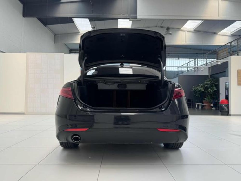 Alfa Romeo Giulia usata a Vercelli (9)