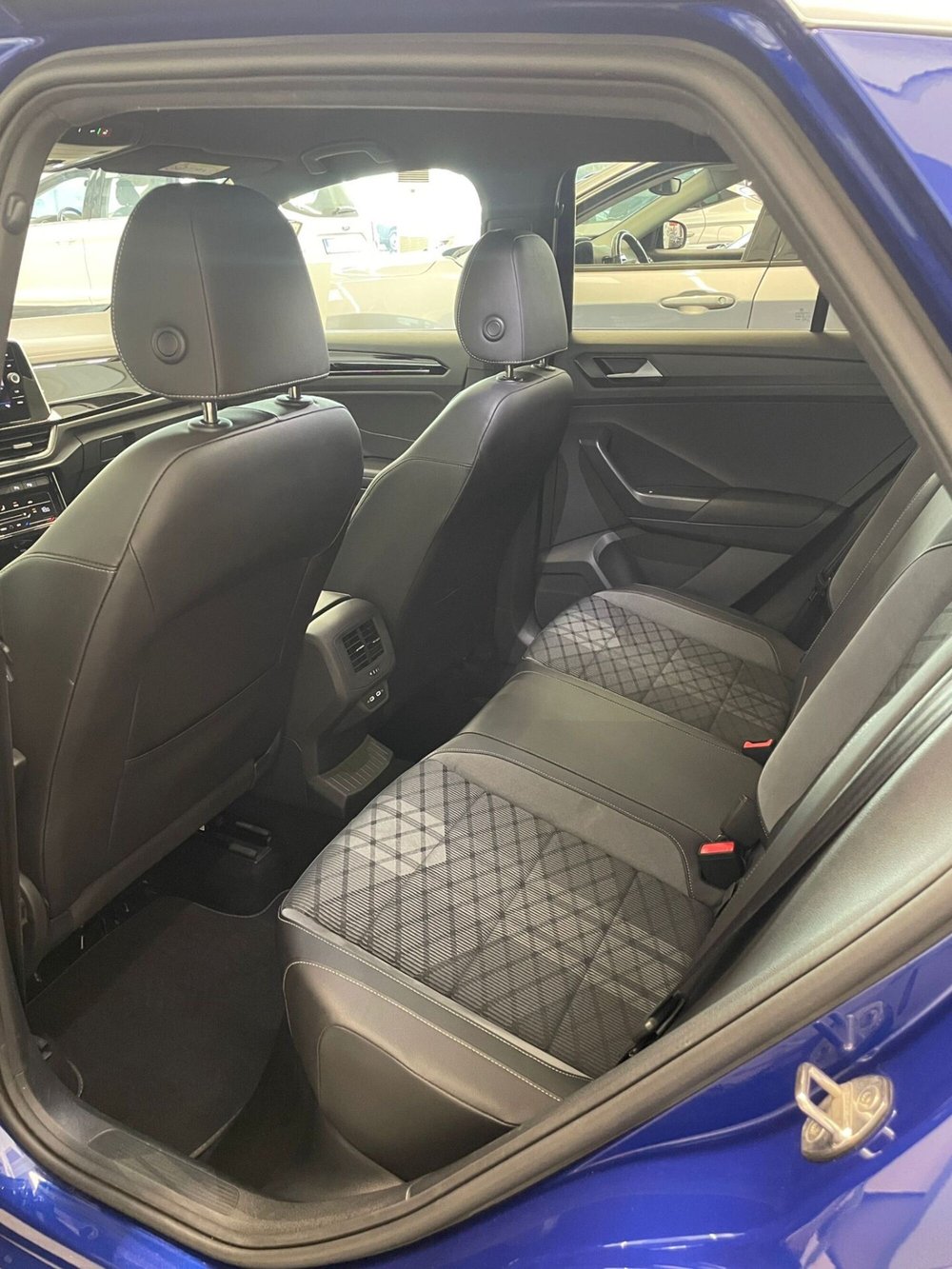 Volkswagen T-Roc Cabrio usata a Sassari (11)