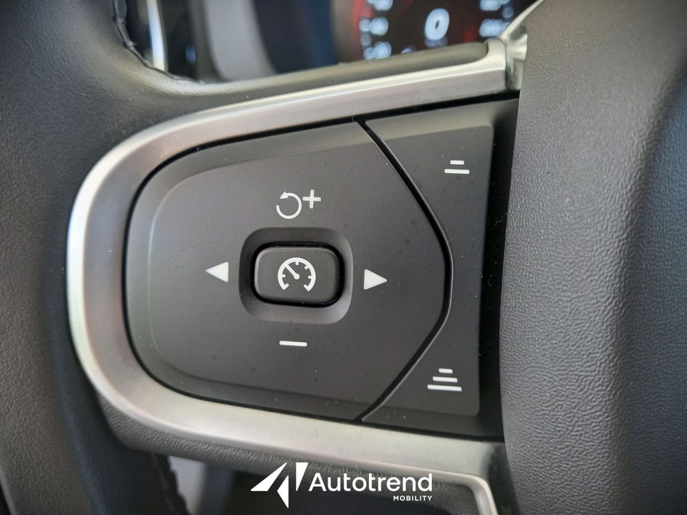 Volvo XC60 usata a Bari (9)