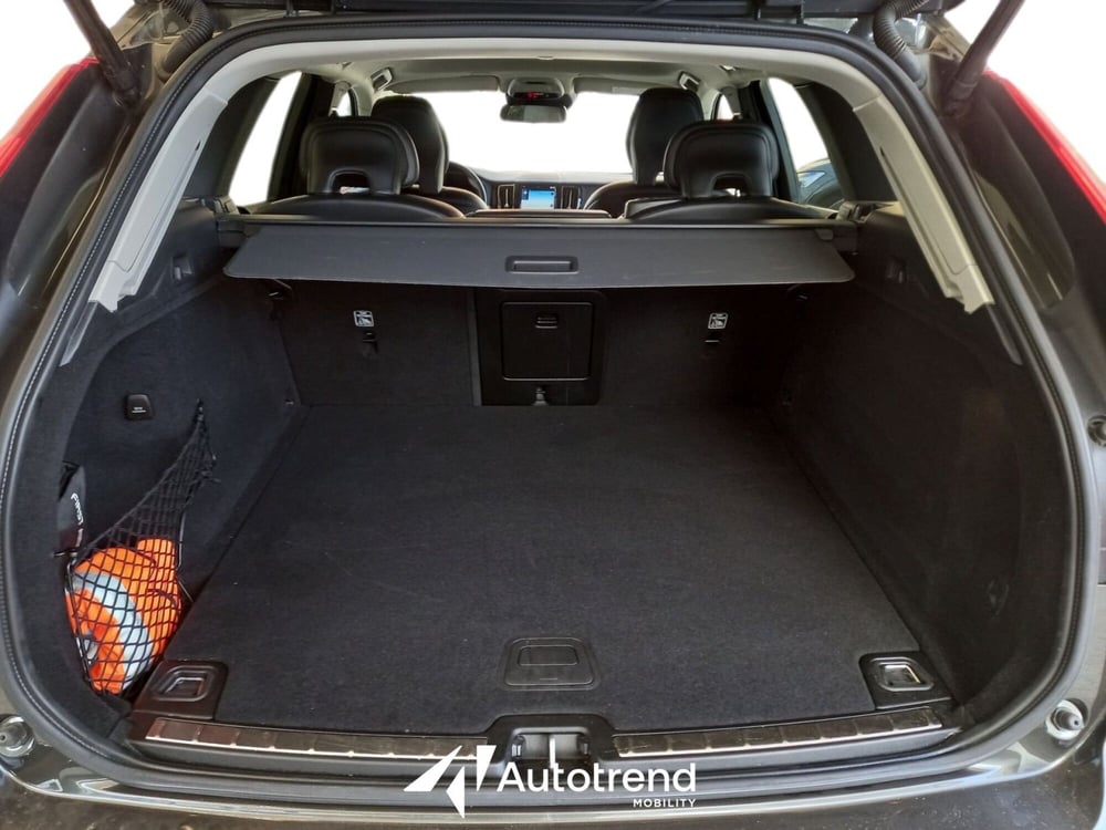 Volvo XC60 usata a Bari (18)