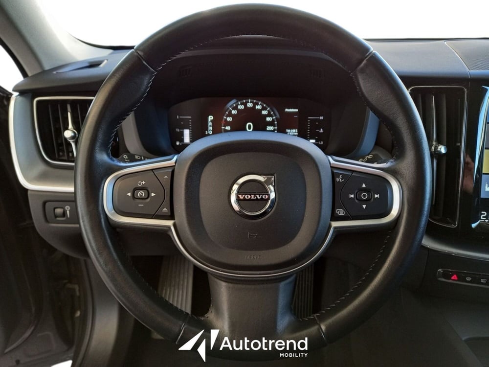 Volvo XC60 usata a Bari (7)