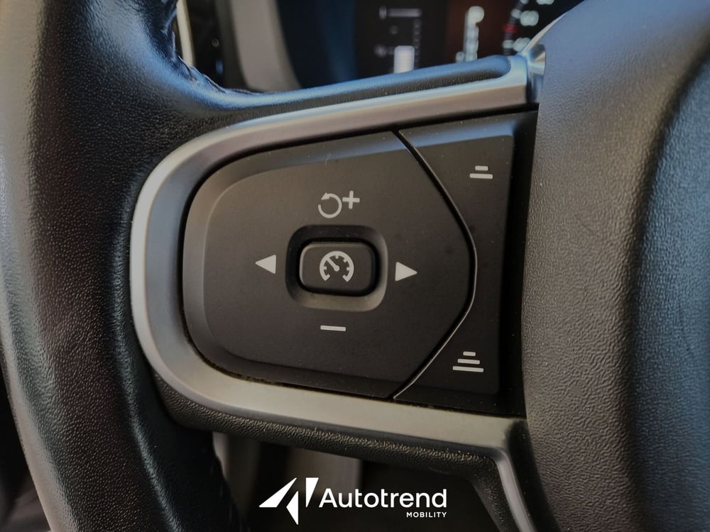 Volvo XC60 usata a Bari (8)