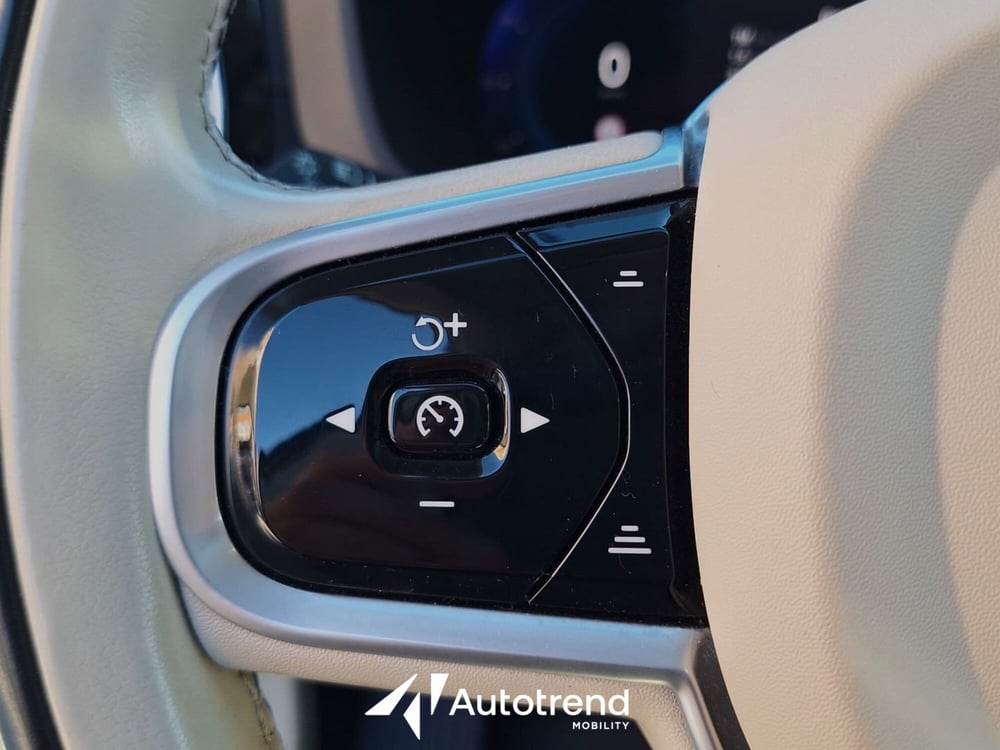 Volvo XC60 usata a Bari (10)