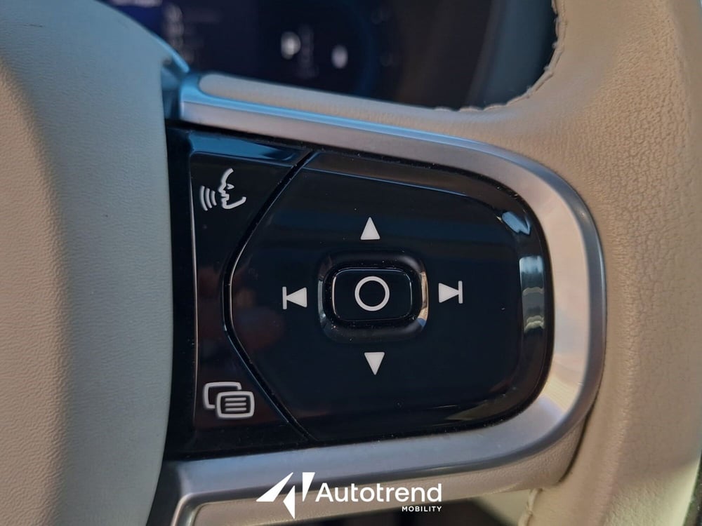 Volvo XC60 usata a Bari (11)