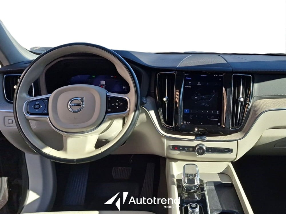 Volvo XC60 usata a Bari (9)