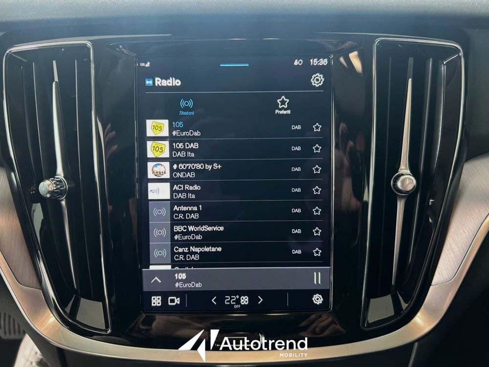 Volvo V60 nuova a Bari (18)