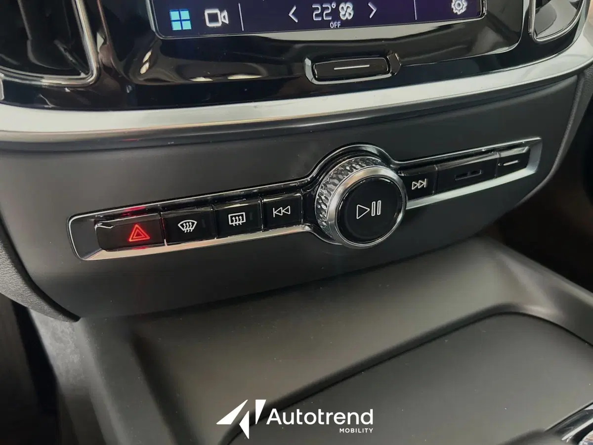 Volvo V60 nuova a Bari (19)