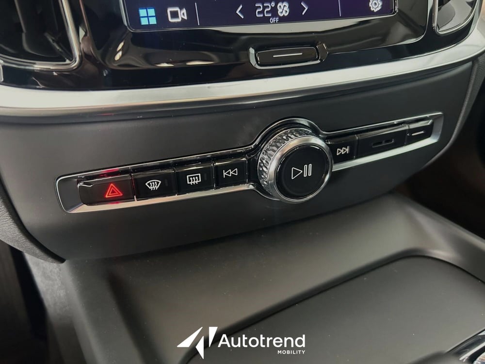 Volvo V60 nuova a Bari (19)