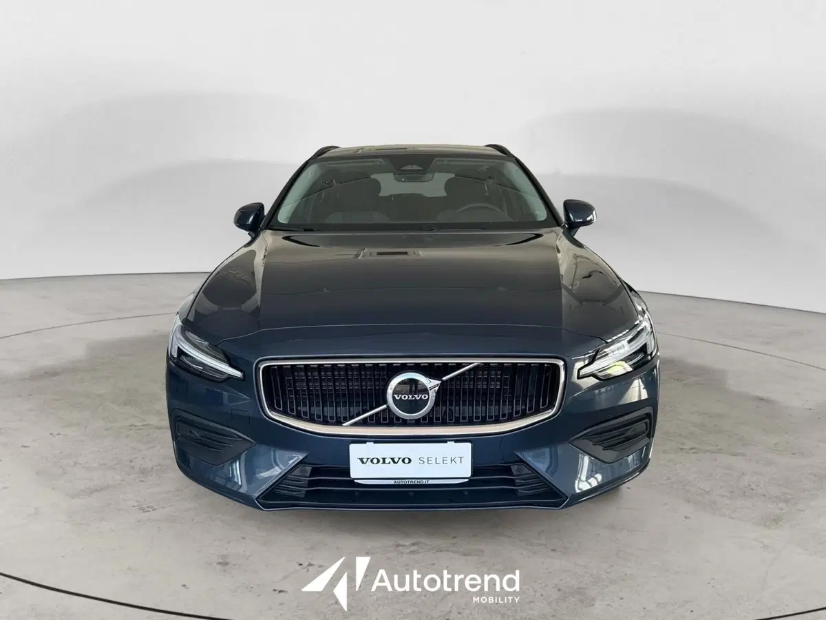 Volvo V60 nuova a Bari (3)
