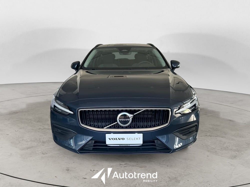 Volvo V60 nuova a Bari (3)