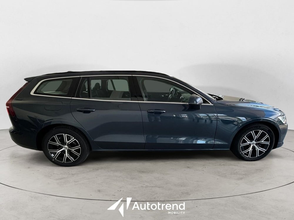 Volvo V60 nuova a Bari (5)