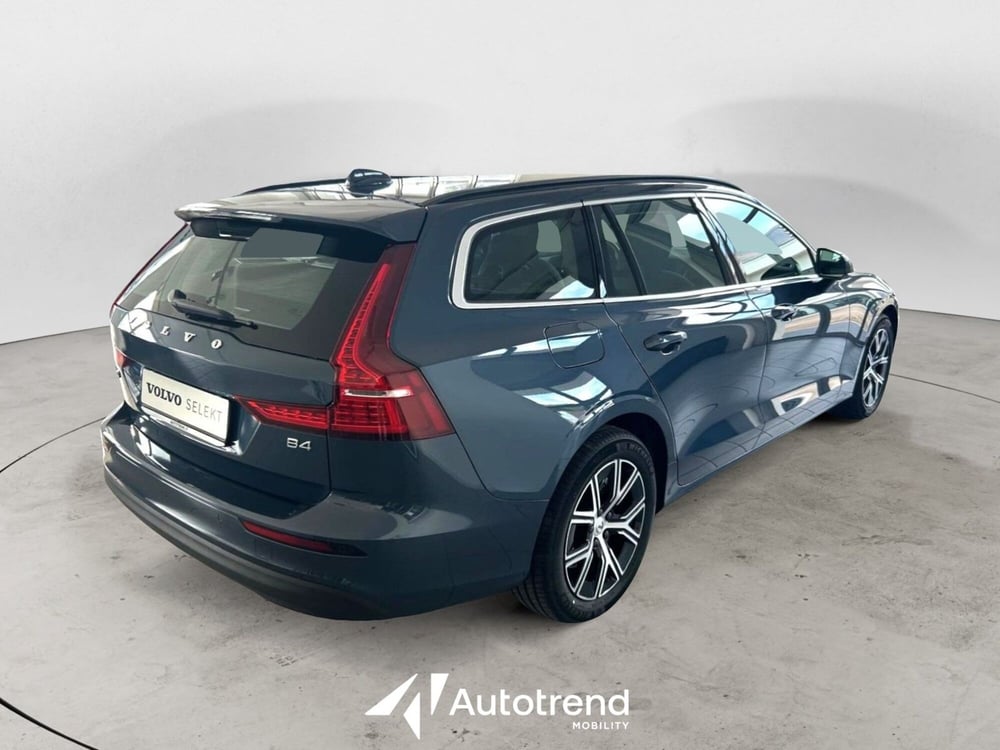 Volvo V60 nuova a Bari (6)