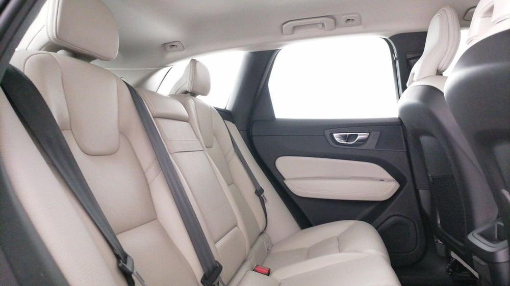 Volvo XC60 usata a Roma (8)