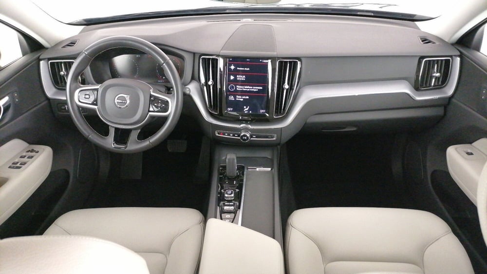 Volvo XC60 usata a Roma (9)