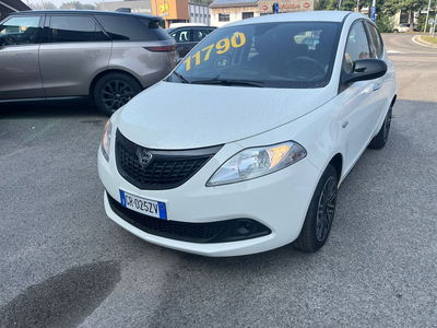 Lancia Ypsilon 1.0 FireFly 5 porte S&amp;S Hybrid Silver Plus del 2023 usata a Milano