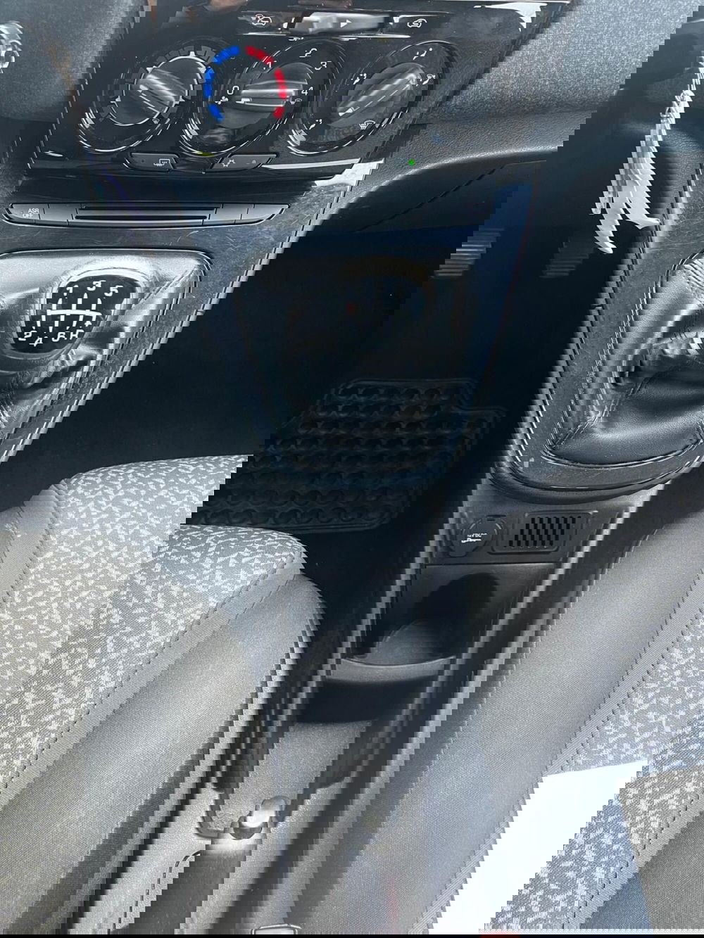 Lancia Ypsilon usata a Milano (17)