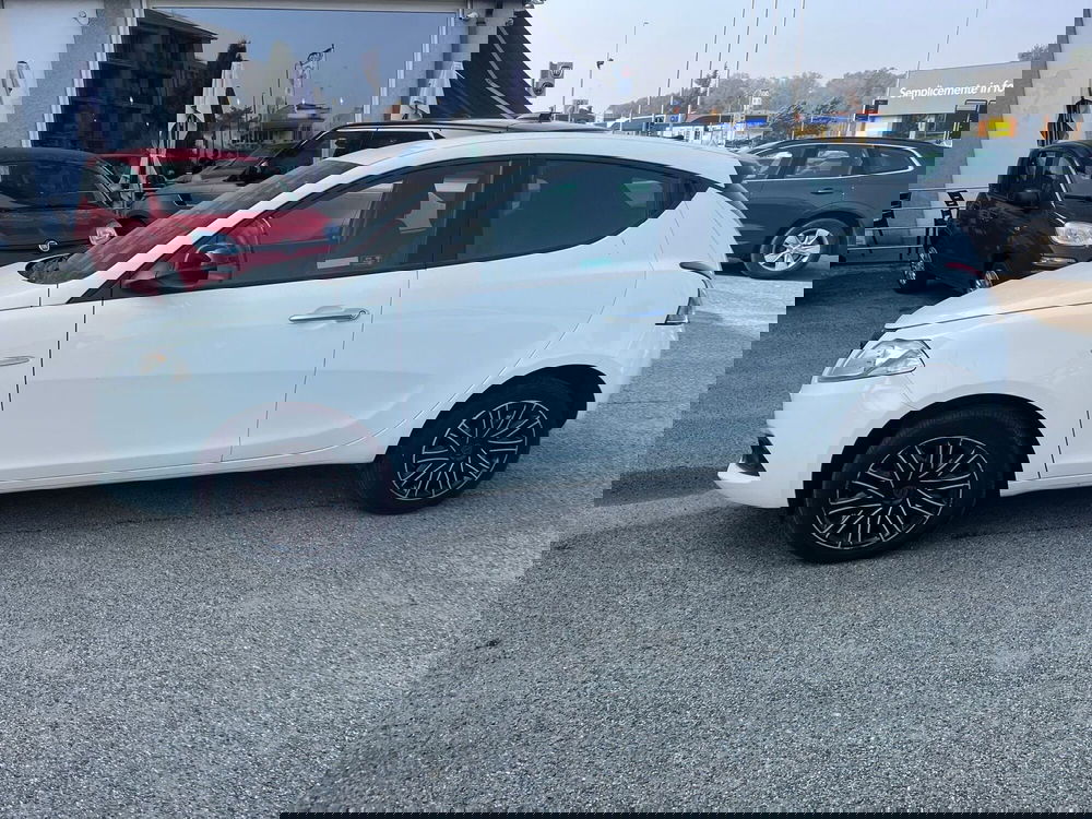 Lancia Ypsilon usata a Milano (4)