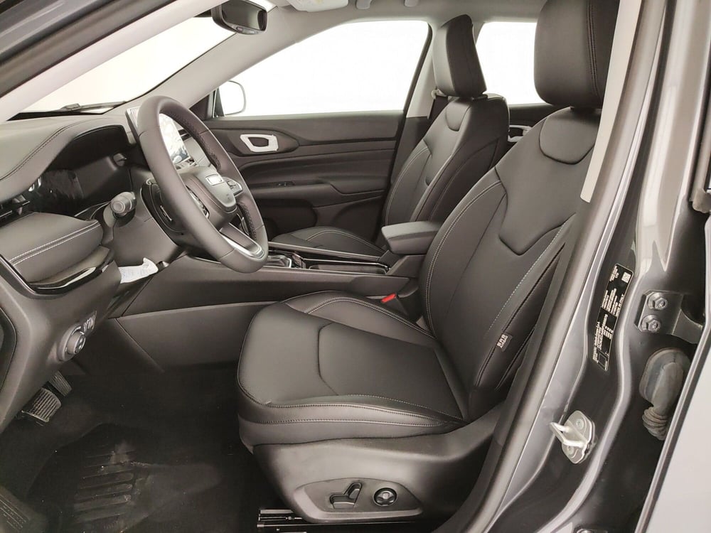 Jeep Compass nuova a Caserta (17)