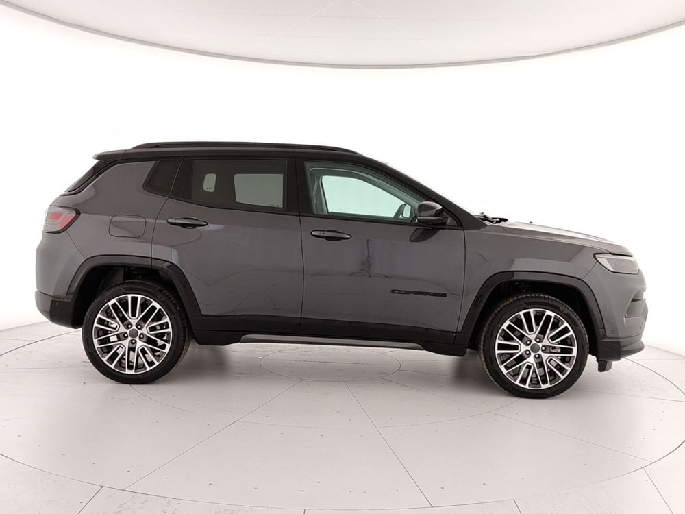 Jeep Compass nuova a Caserta (7)