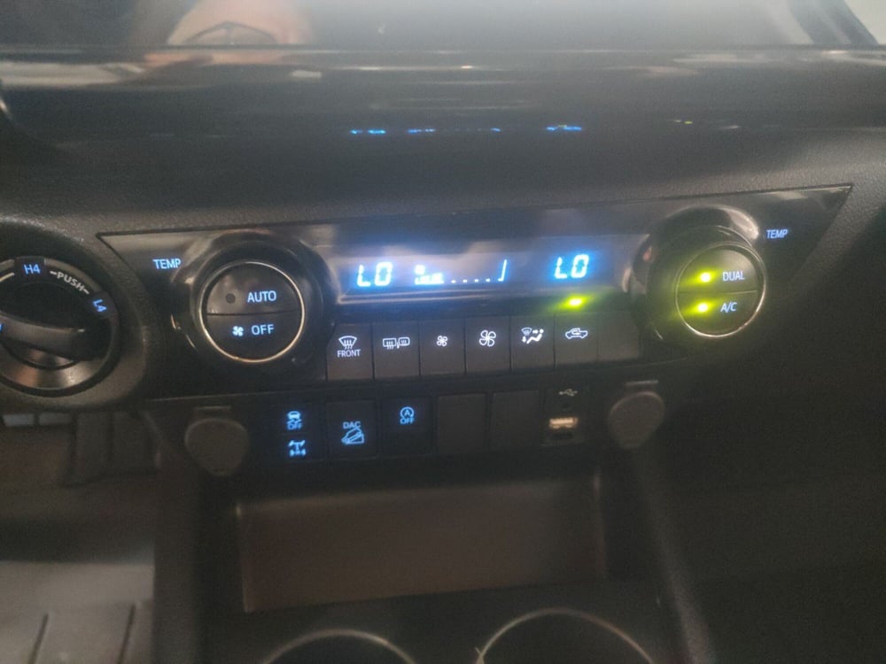 Toyota Hilux usata a Catania (15)