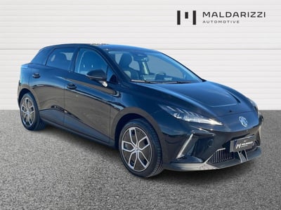 Mg MG4 MG4 64kWh Luxury del 2025 usata a Bari