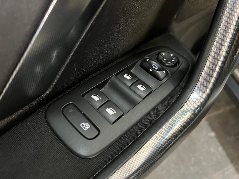 Peugeot 2008 usata a Bari (13)