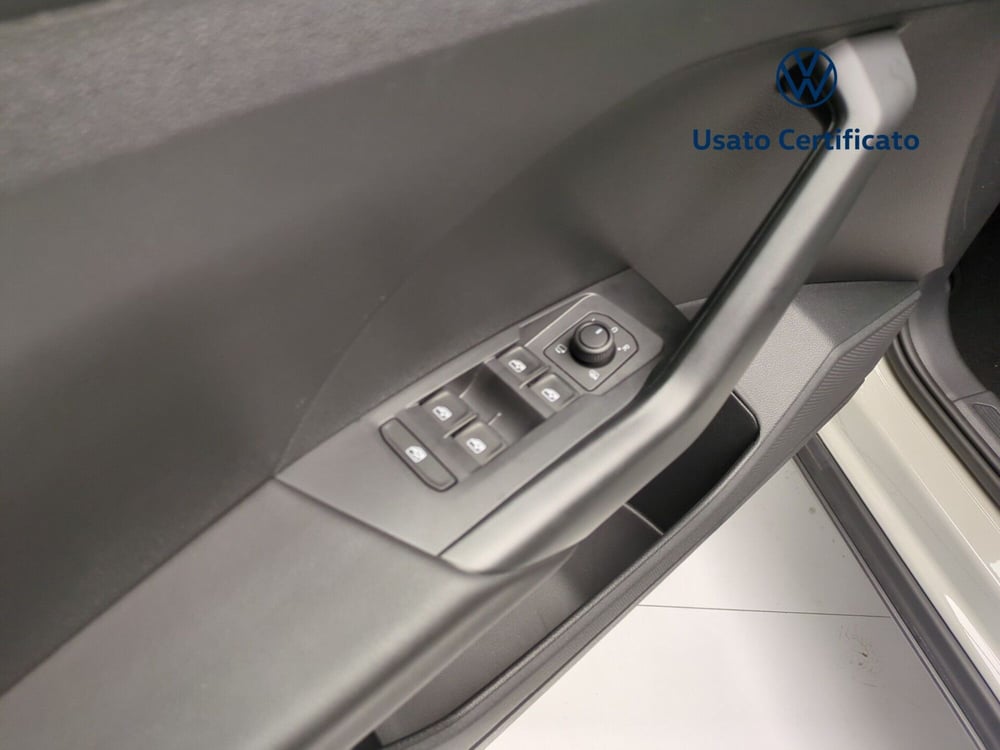 Volkswagen T-Cross nuova a Avellino (15)