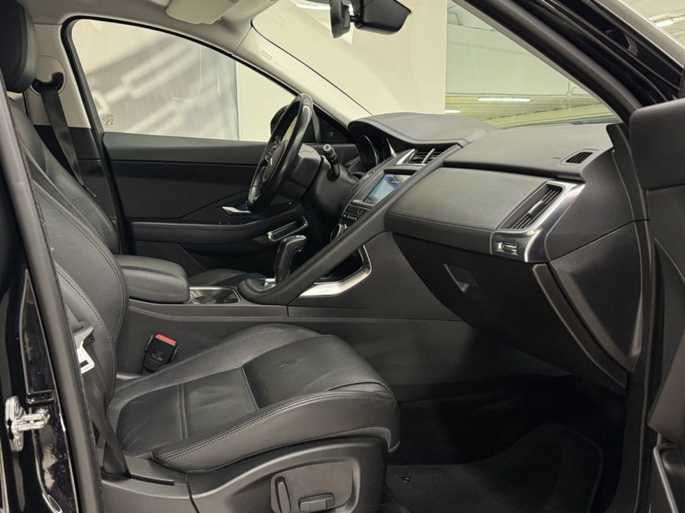 Jaguar E-Pace usata a Savona (3)